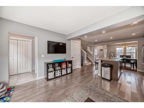 73 Fireside Bend, Cochrane, AB - Indoor Photo Showing Living Room