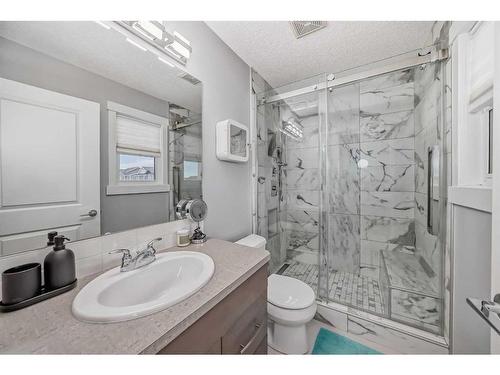 73 Fireside Bend, Cochrane, AB - Indoor Photo Showing Bathroom