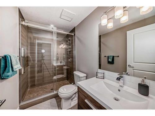 73 Fireside Bend, Cochrane, AB - Indoor Photo Showing Bathroom