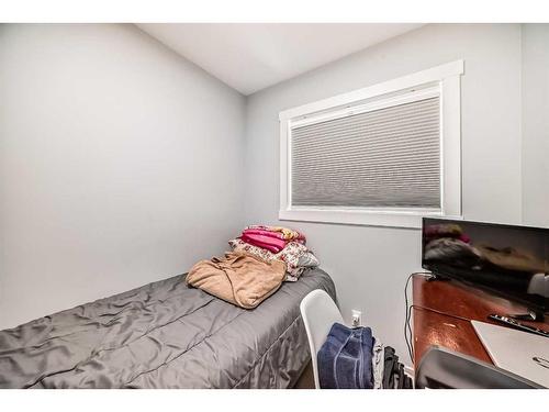 73 Fireside Bend, Cochrane, AB - Indoor Photo Showing Bedroom