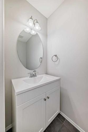 135 Cougarstone Square Sw, Calgary, AB - Indoor Photo Showing Bathroom