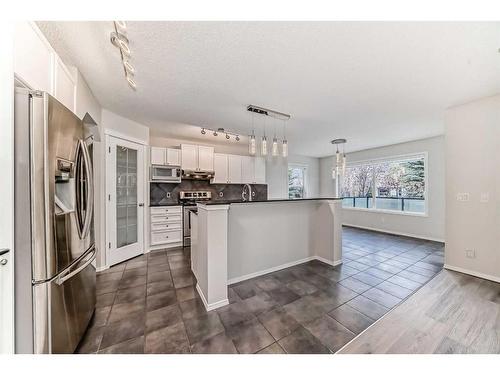 135 Cougarstone Square Sw, Calgary, AB - Indoor Photo Showing Kitchen