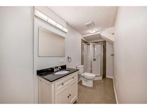 135 Cougarstone Square Sw, Calgary, AB - Indoor Photo Showing Bathroom