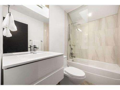 10-314 25 Avenue Sw, Calgary, AB - Indoor Photo Showing Bathroom