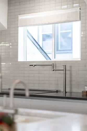 10-314 25 Avenue Sw, Calgary, AB - Indoor Photo Showing Kitchen