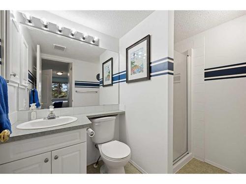 206-30 Sierra Morena Mews Sw, Calgary, AB - Indoor Photo Showing Bathroom