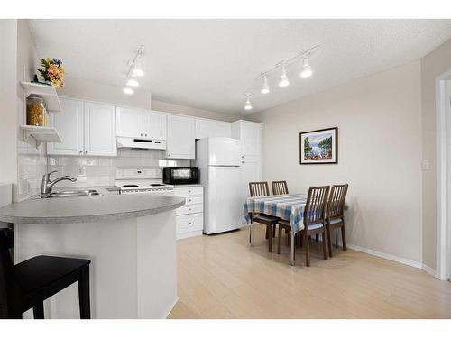 206-30 Sierra Morena Mews Sw, Calgary, AB - Indoor