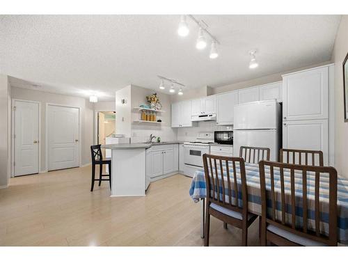 206-30 Sierra Morena Mews Sw, Calgary, AB - Indoor