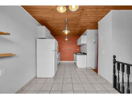 C-1407 44 Street Se, Calgary, AB - Indoor Photo Showing Other Room