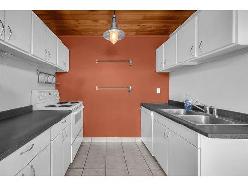 C-1407 44 Street Se, Calgary, AB - Indoor Photo Showing Kitchen With Double Sink