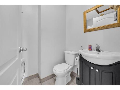 C-1407 44 Street Se, Calgary, AB - Indoor Photo Showing Bathroom