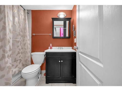 C-1407 44 Street Se, Calgary, AB - Indoor Photo Showing Bathroom