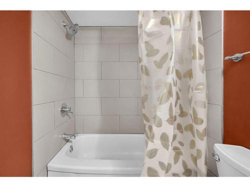 C-1407 44 Street Se, Calgary, AB - Indoor Photo Showing Bathroom