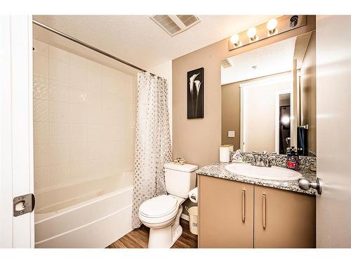 2420-4641 128 Avenue Ne, Calgary, AB - Indoor Photo Showing Bathroom