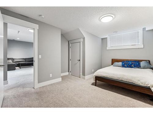 303 Tusslewood Terrace Nw, Calgary, AB - Indoor Photo Showing Bedroom