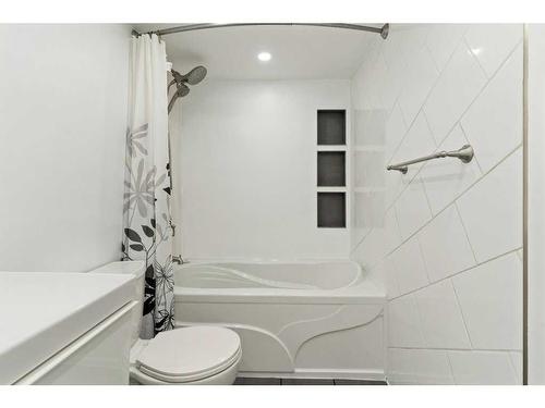 305-3727 42 Street Nw, Calgary, AB - Indoor Photo Showing Bathroom