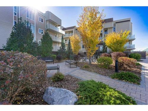 305-3727 42 Street Nw, Calgary, AB - Outdoor