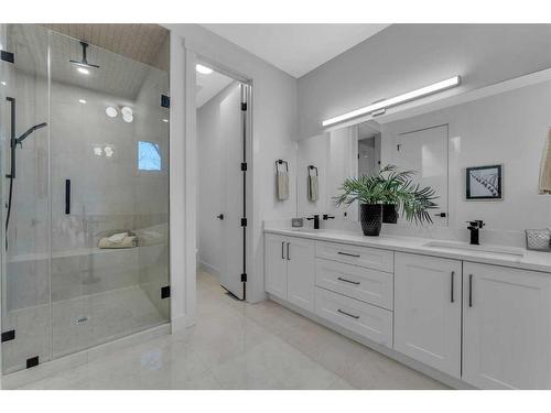 908 39 Street Sw, Calgary, AB - Indoor Photo Showing Bathroom