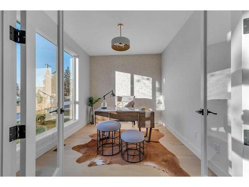 908 39 Street Sw, Calgary, AB - Indoor Photo Showing Dining Room