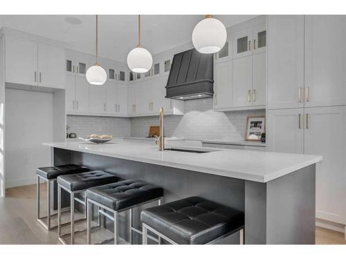 908 39 Street Sw, Calgary, AB - Indoor Photo Showing Kitchen