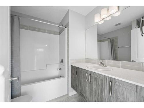 19623 42 Street Se, Calgary, AB - Indoor Photo Showing Bathroom