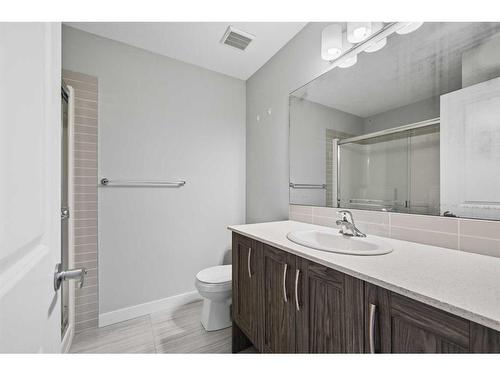 19623 42 Street Se, Calgary, AB - Indoor Photo Showing Bathroom