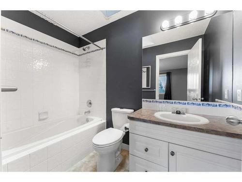 52 Shawbrooke Manor Sw, Calgary, AB - Indoor Photo Showing Bathroom