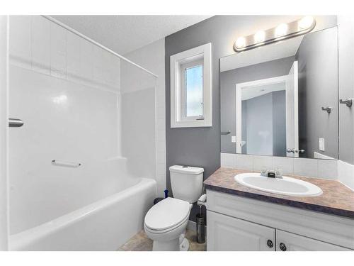 52 Shawbrooke Manor Sw, Calgary, AB - Indoor Photo Showing Bathroom