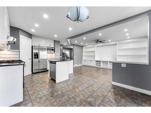 52 Shawbrooke Manor Sw, Calgary, AB - Indoor Photo Showing Kitchen