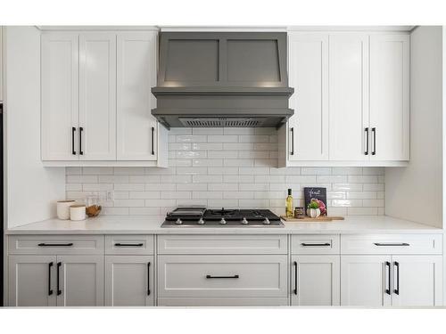 226 33 Avenue Ne, Calgary, AB - Indoor Photo Showing Kitchen