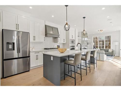 226 33 Avenue Ne, Calgary, AB - Indoor Photo Showing Kitchen With Stainless Steel Kitchen With Upgraded Kitchen