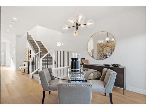 226 33 Avenue Ne, Calgary, AB - Indoor Photo Showing Dining Room