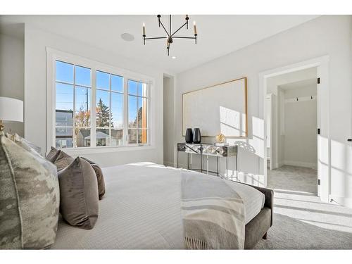 226 33 Avenue Ne, Calgary, AB - Indoor Photo Showing Bedroom