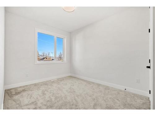 226 33 Avenue Ne, Calgary, AB - Indoor Photo Showing Other Room