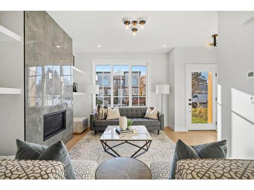 226 33 Avenue Ne, Calgary, AB - Indoor Photo Showing Living Room With Fireplace