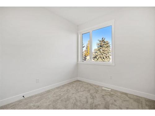 226 33 Avenue Ne, Calgary, AB - Indoor Photo Showing Other Room