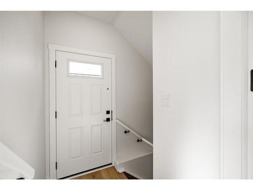 226 33 Avenue Ne, Calgary, AB - Indoor Photo Showing Other Room