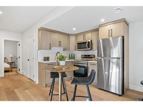 226 33 Avenue Ne, Calgary, AB - Indoor Photo Showing Kitchen With Stainless Steel Kitchen