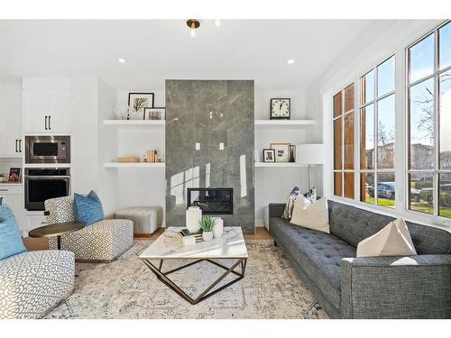 226 33 Avenue Ne, Calgary, AB - Indoor Photo Showing Living Room With Fireplace