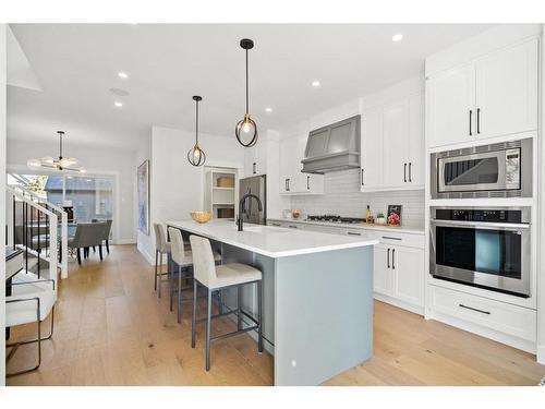 226 33 Avenue Ne, Calgary, AB - Indoor Photo Showing Kitchen With Stainless Steel Kitchen With Upgraded Kitchen