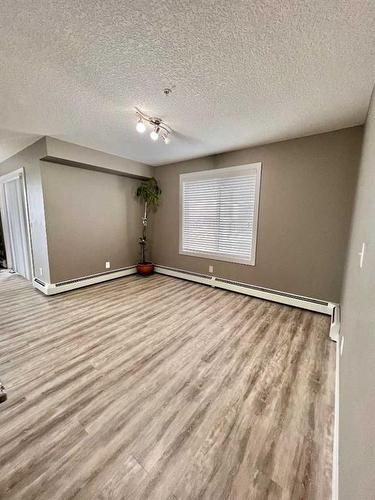 1416-4641 128 Avenue Ne, Calgary, AB - Indoor Photo Showing Other Room