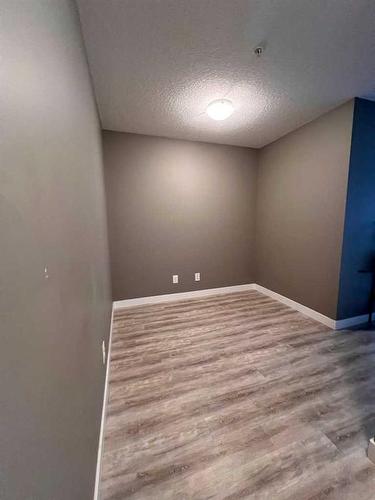 1416-4641 128 Avenue Ne, Calgary, AB - Indoor Photo Showing Other Room