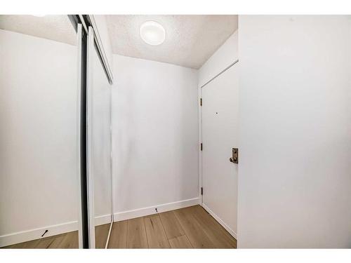 302-345 4 Avenue Ne, Calgary, AB - Indoor Photo Showing Other Room