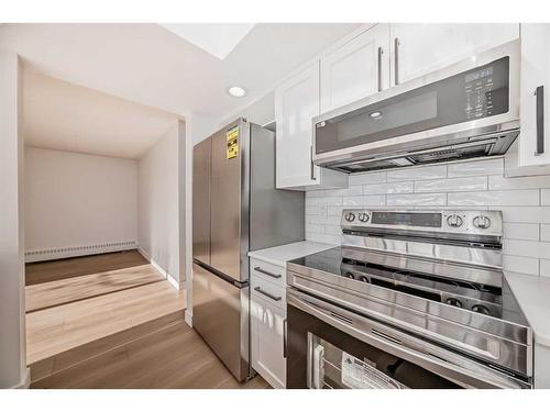 302-345 4 Avenue Ne, Calgary, AB - Indoor Photo Showing Kitchen With Stainless Steel Kitchen