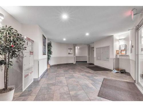 415-1000 Somervale Court Sw, Calgary, AB - Indoor Photo Showing Other Room