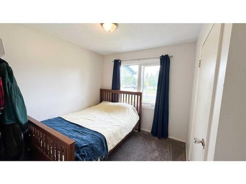 202 2Nd Ave Ne, Sundre, AB - Indoor Photo Showing Bedroom