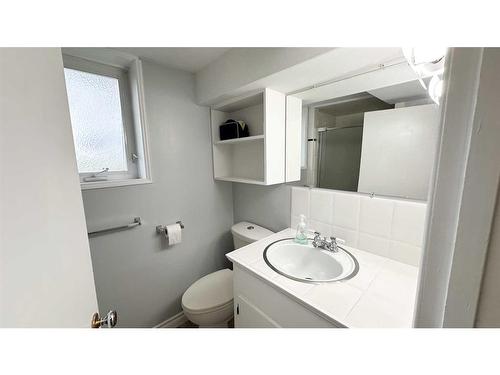 202 2Nd Ave Ne, Sundre, AB - Indoor Photo Showing Bathroom