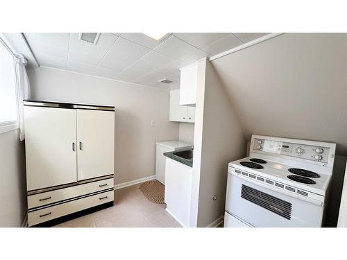 202 2Nd Ave Ne, Sundre, AB - Indoor Photo Showing Kitchen