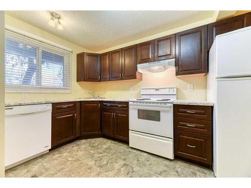 65-200 Shawnessy Drive Sw, Calgary, AB - Indoor Photo Showing Kitchen