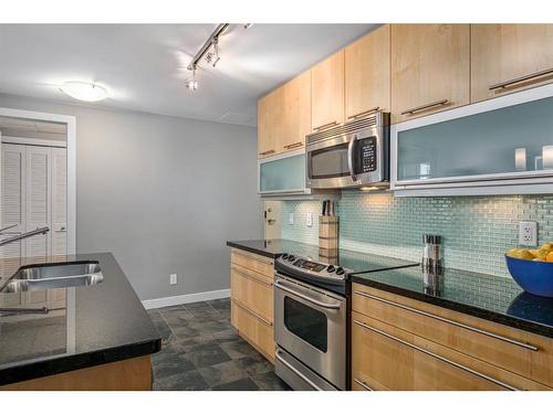 601-215 13 Avenue Sw, Calgary, AB - Indoor Photo Showing Kitchen With Double Sink